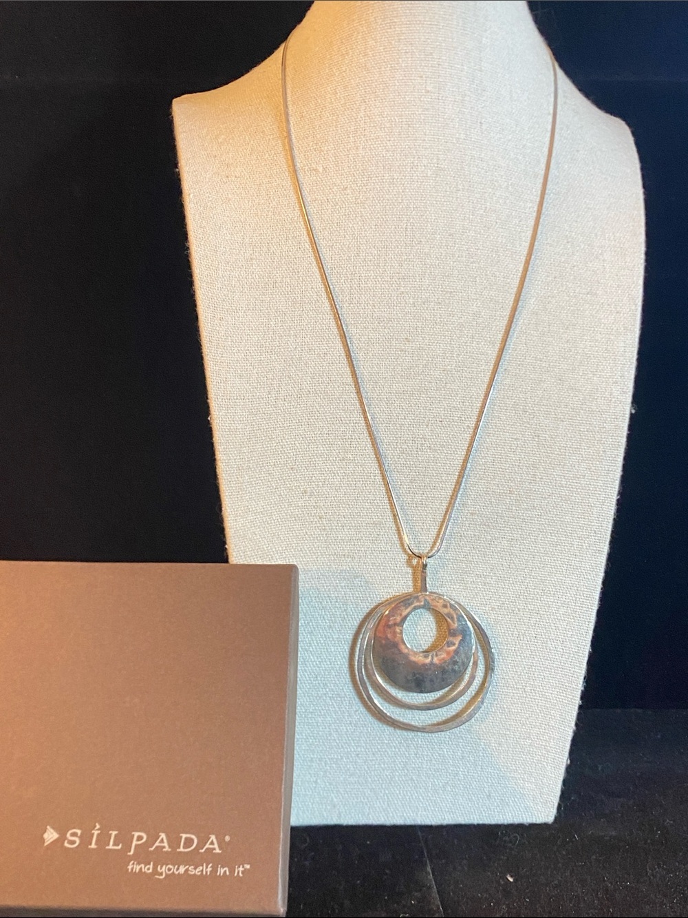 Silpada S2210 Concentric Hammered Circles Pendant Necklace